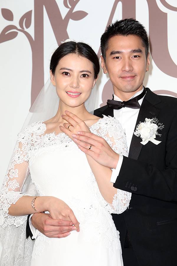 想给男朋友要七夕戒指高情商,如何给男朋友选求婚戒指