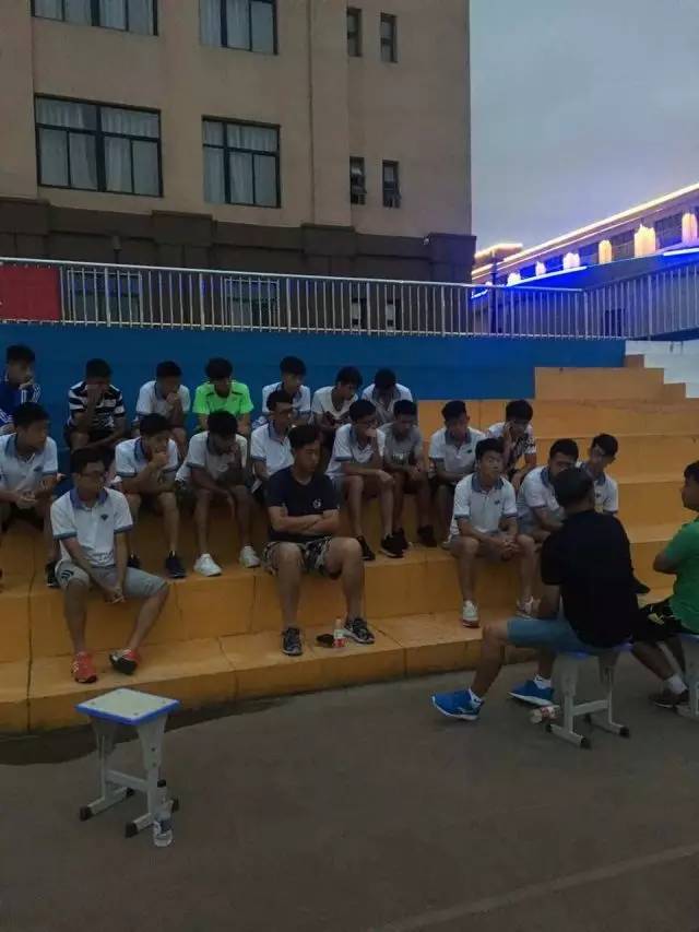 这个暑假，七中在绿茵场上没闲着！