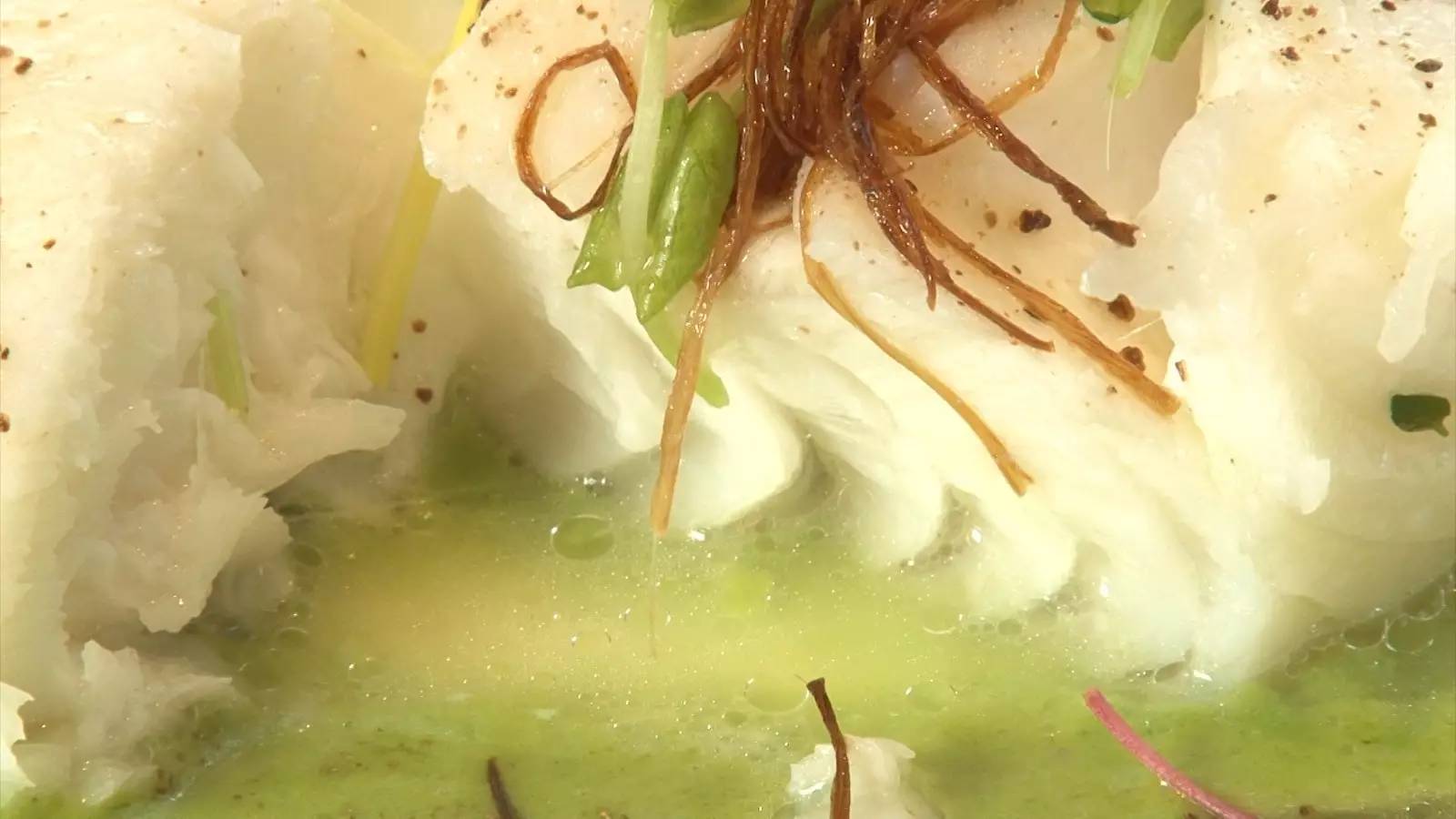 一家开在43楼的空中餐厅，去这里吃饭你得带上两个胃