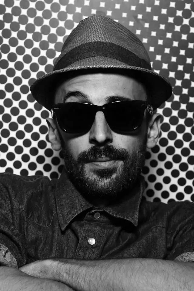 在墙壁上乱涂乱画的现象,为什么有些人喜欢在纸上乱涂乱画