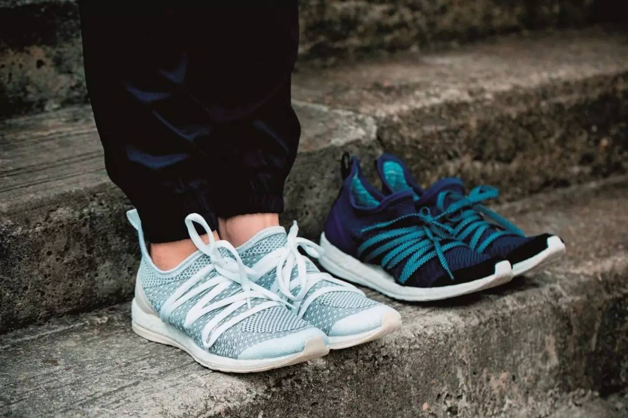 阿迪达斯线下和线上,阿迪达斯bounce主推线下