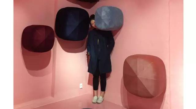 阿迪达斯线下和线上,阿迪达斯bounce主推线下