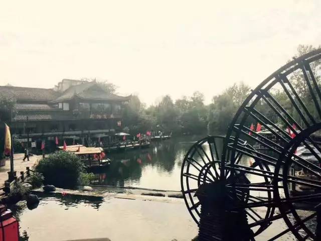 天气这么热都去哪玩,天气这么热去玩什么呢