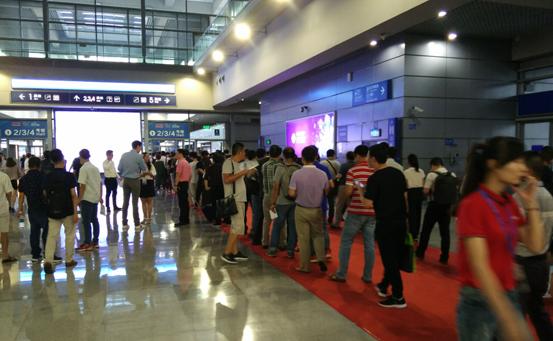 燃爆IOTE2017!捷宝高配新品刷新扫码效率,外国友人大呼震惊!