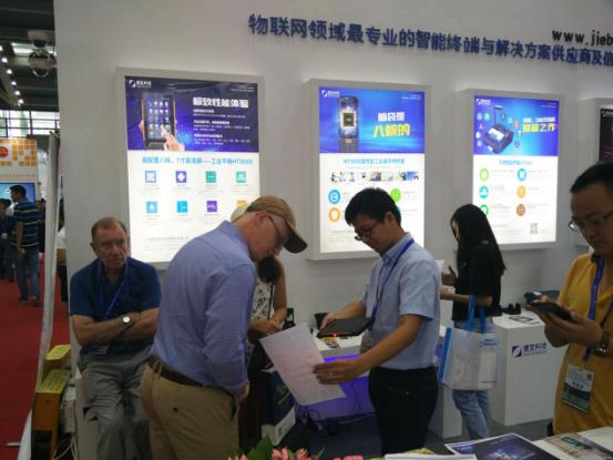 燃爆IOTE2017!捷宝高配新品刷新扫码效率,外国友人大呼震惊!