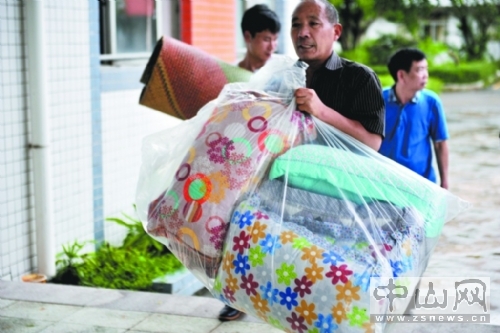 台风天鸽肆虐珠海,台风天鸽肆虐下的广东