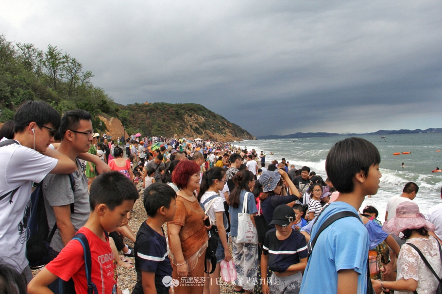他说他想去看北方的海，我说“好”