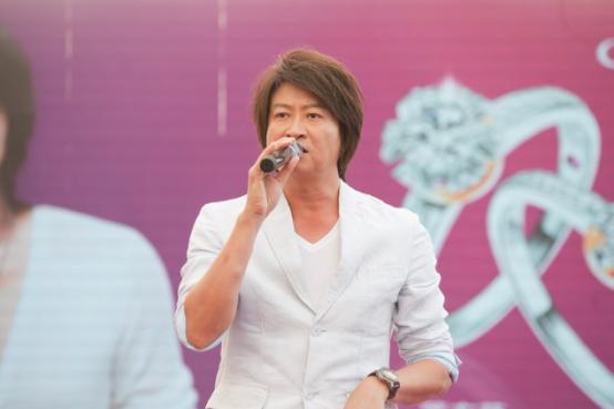 游鸿明为什么不红过演唱会,游鸿明现状有钱吗