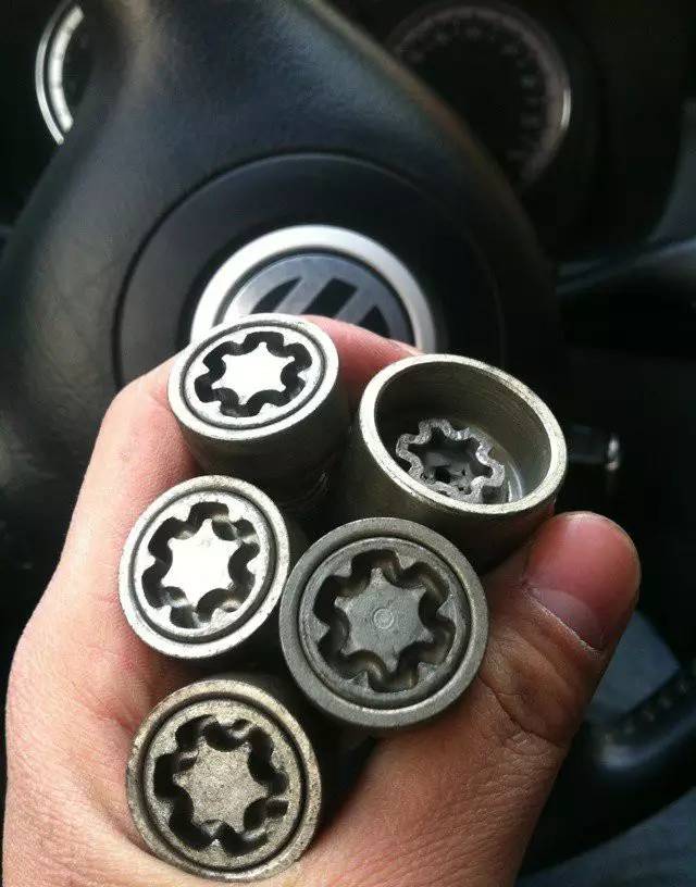 轮毂防盗螺丝拧不动怎么办,轮毂防盗螺丝