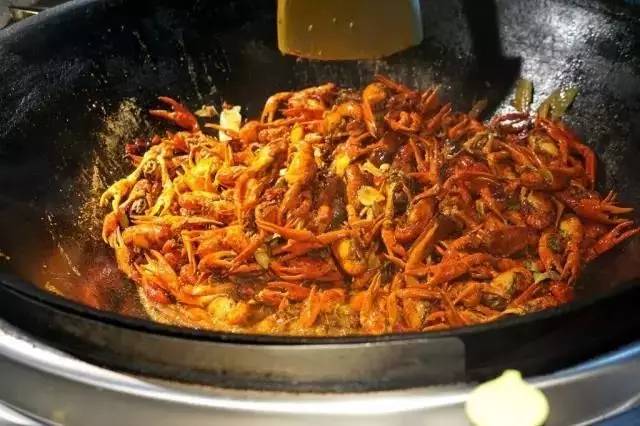 长沙吃虾网红店在哪里,长沙河西哪家油爆虾最好吃