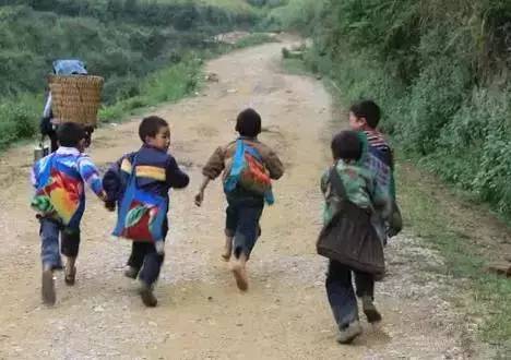 小时候上学时经历的生死瞬间,小时候上学的情景