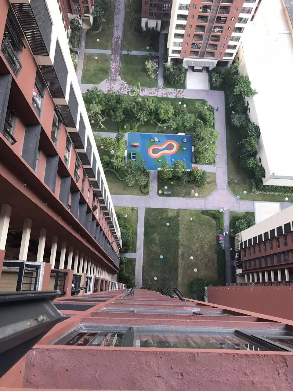 安了防护窗怎么装空调呢,别以为装了防护窗就一定安全