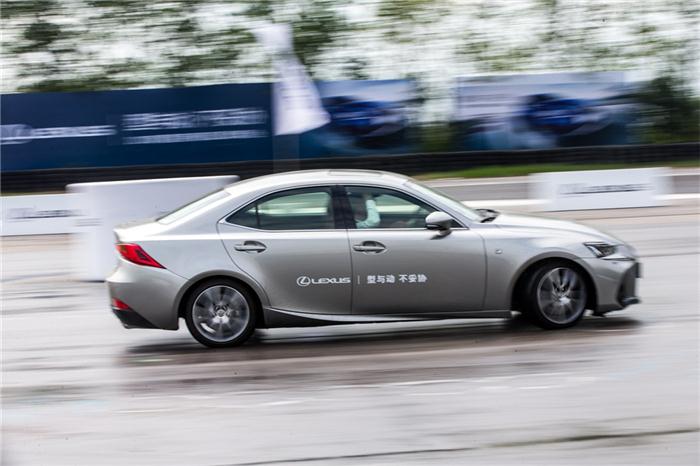 “型与动，不妥协”赛道体验雷克萨斯IS