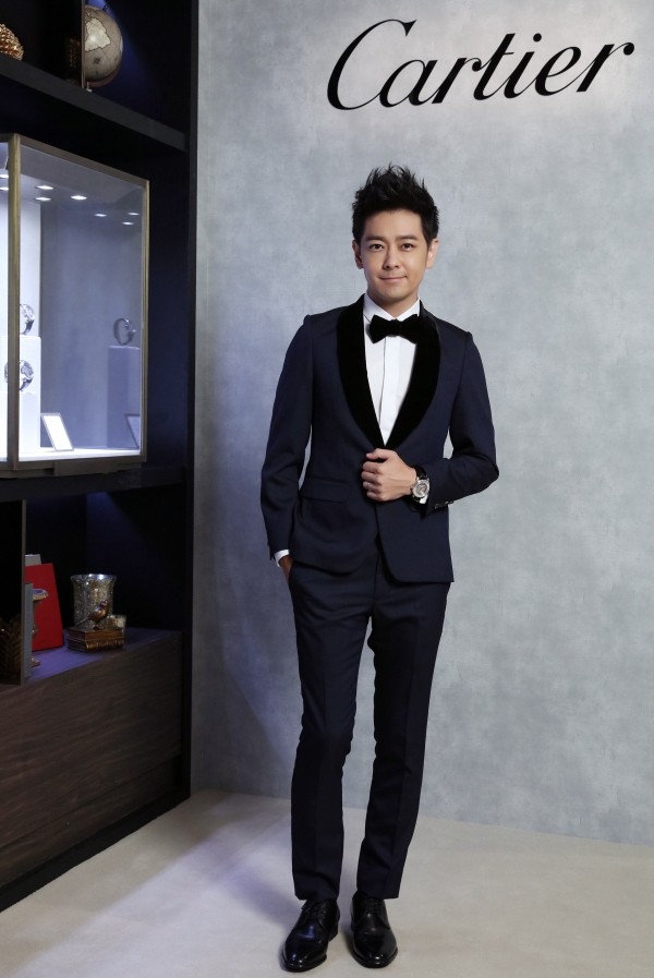 是什么东西那么红？最热的明星把“它”纷纷戴上了身！