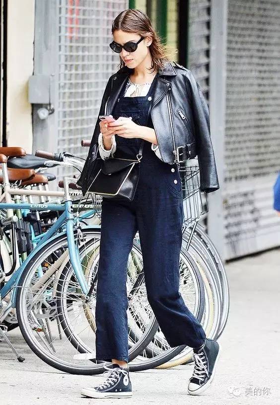 休闲九分裤搭配运动鞋好看吗,直筒九分裤怎么搭配运动鞋