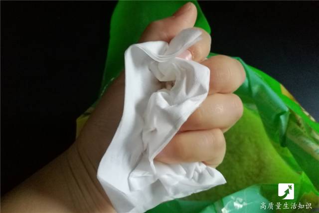 神奇！她只用了一张纸巾，一秒识别陈米和新米！