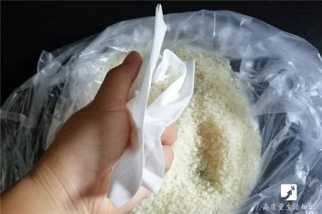 神奇！她只用了一张纸巾，一秒识别陈米和新米！