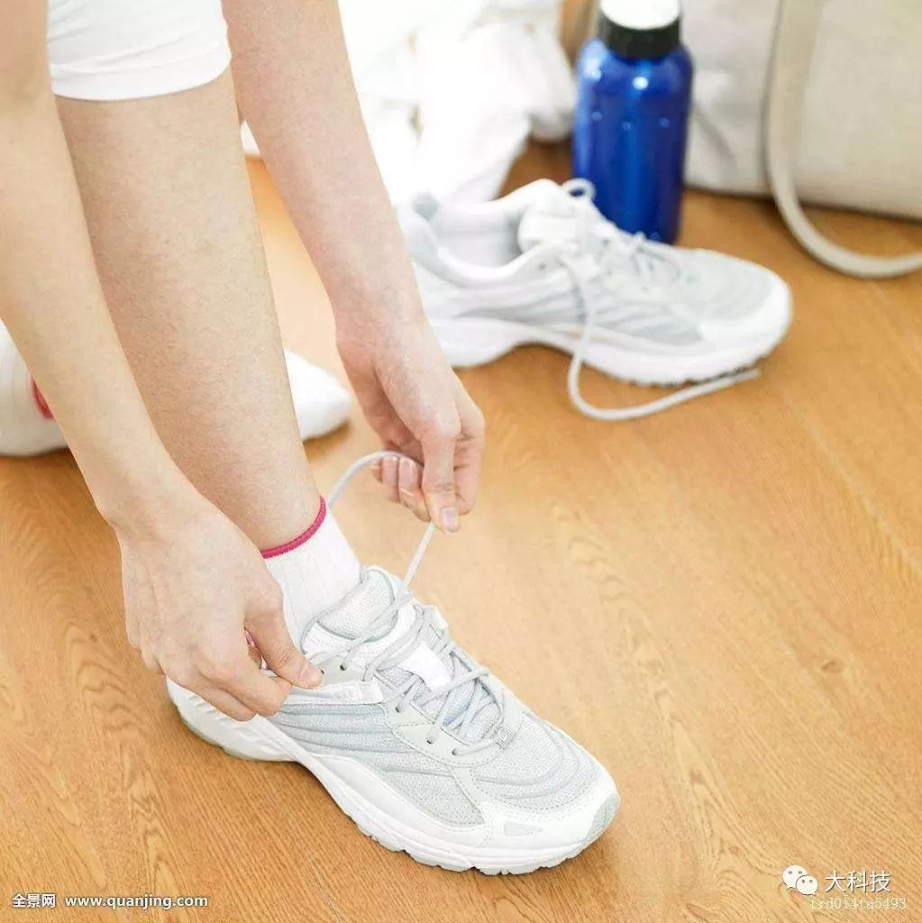 鞋带怎么打开才松开,如何捆鞋带才不松开