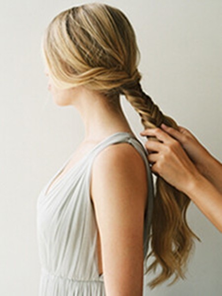 鱼骨辫半扎发编发教程简单好看,侧编刘海编发教程简单又好看