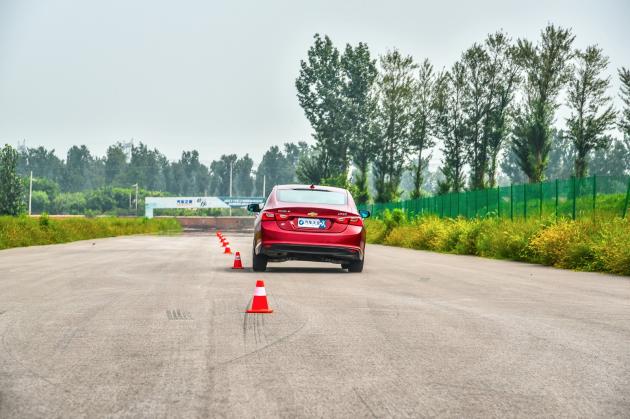 迈锐宝xl2.0t和蒙迪欧2.0t对比,君威1.5迈锐宝xl2021款1.5t