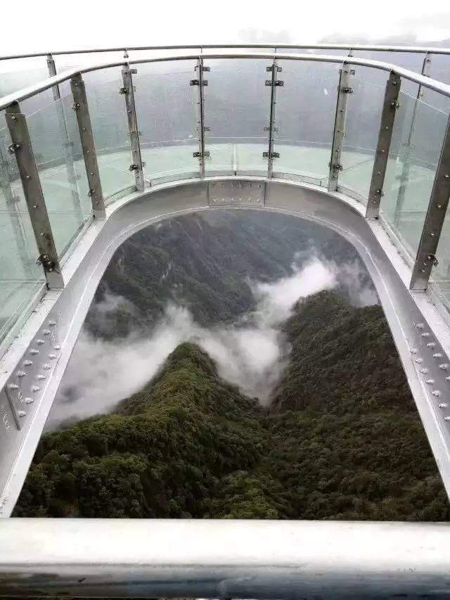 国内刺激的栈道,长假高空玻璃栈道