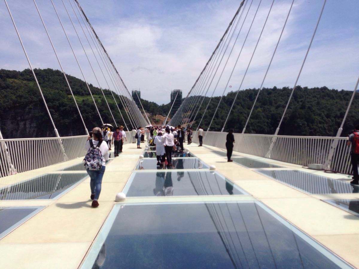 国内刺激的栈道,长假高空玻璃栈道