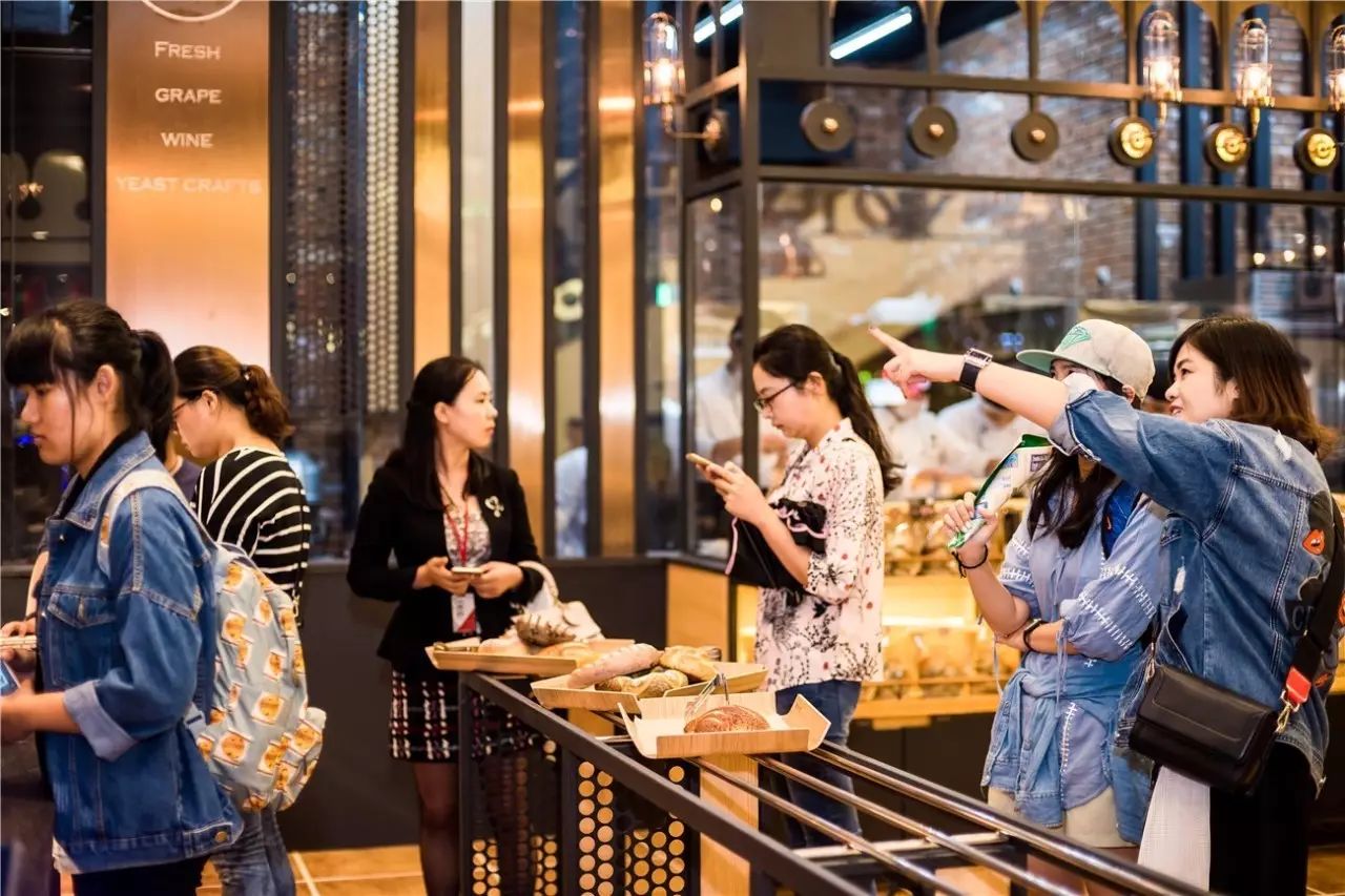 分分钟扫空，南京必吃网红酵母面包店终于盼来啦~足足70+种，雷神巧克力盐之花……杭州人又有口福了