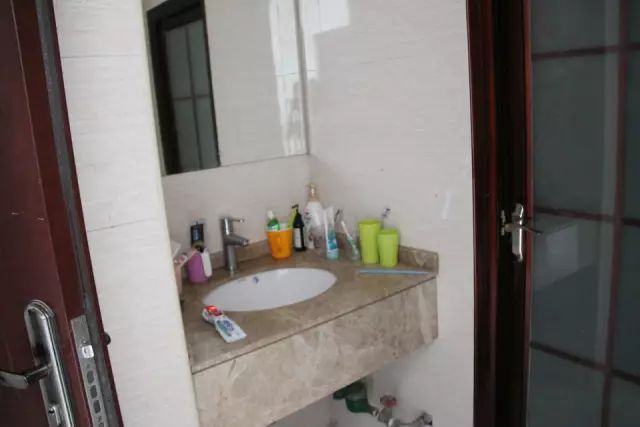 看看别人家的好宿舍，电梯房免费住，衣食住行样样有！