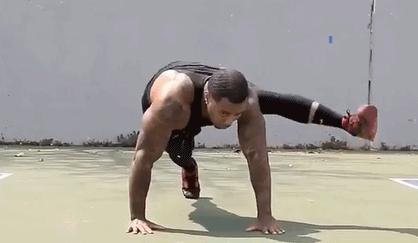 标准俯卧撑做10个都难该怎么提升,一个俯卧撑都做不了的女生