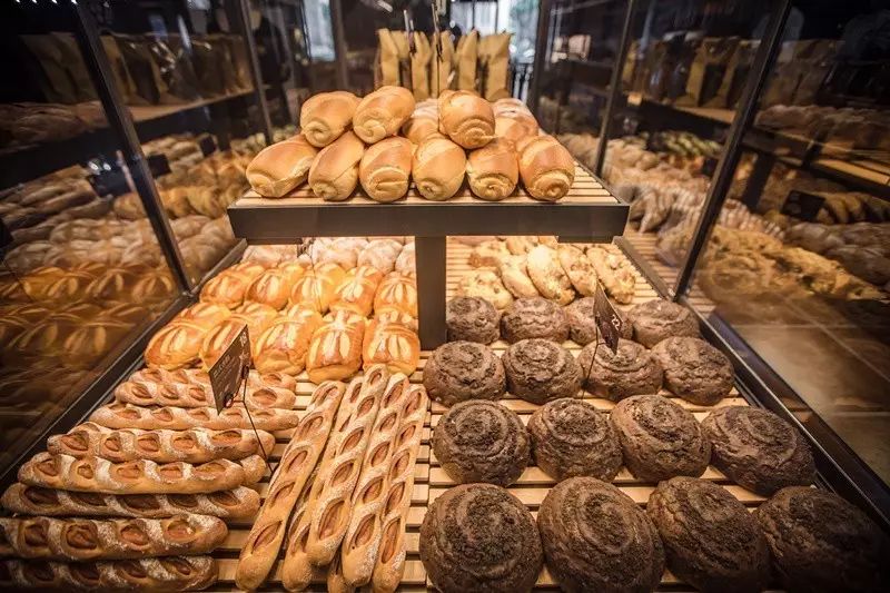 分分钟扫空，南京必吃网红酵母面包店终于盼来啦~足足70+种，雷神巧克力盐之花……杭州人又有口福了