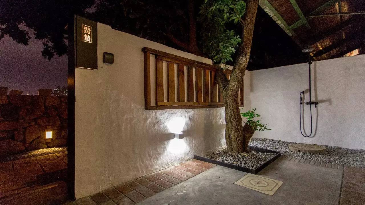 70后文艺大叔跑到这个“会吃福建人”的城市，用花砖、雪茄和伏特加，把废弃的修船厂变成最会撩妹的床