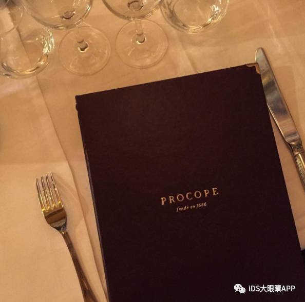 想偶遇赵丽颖吗?在巴黎时装周,她一定会去这十家咖啡馆!