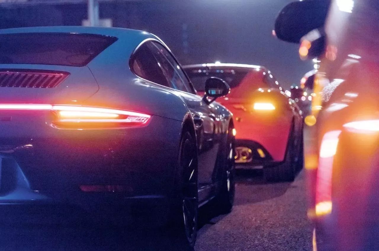 夜幕降临开启派对,夜幕降临跑车