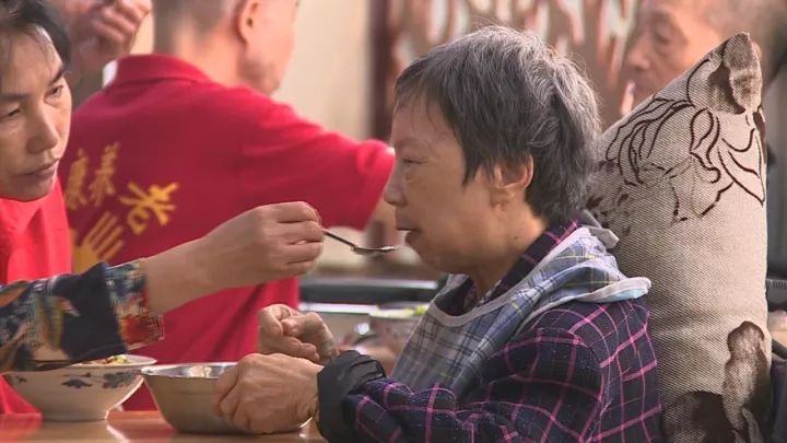 家有失能老人咋办,家有老人怎么照顾