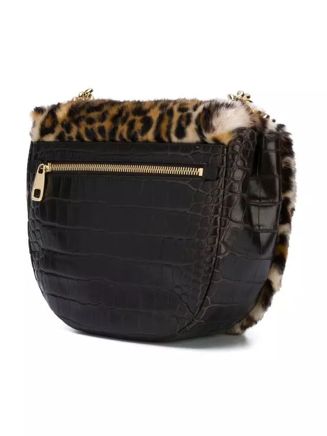 迪丽热巴包包里的东西,迪丽热巴甲壳虫包包