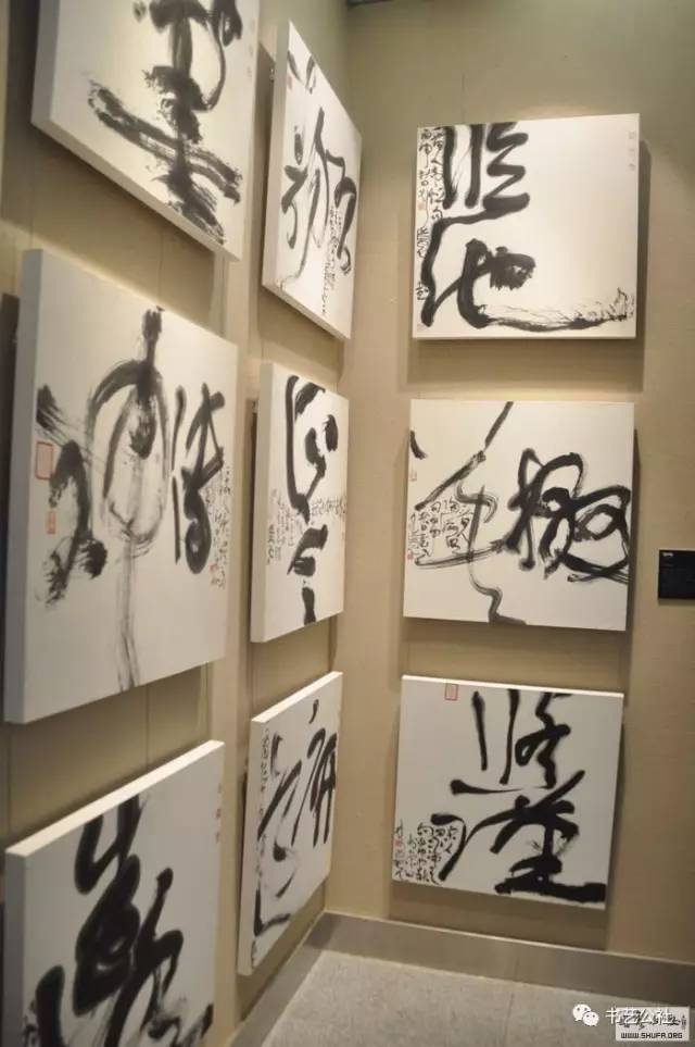 刘洪彪:扎堆欧颜柳赵的人太多了,堵车!传统是丰富多彩的,没有必要都扎堆凑热闹,往一条道上跑~