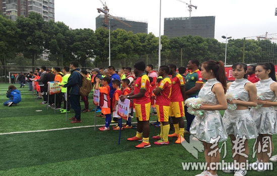 喜迎十九大首届“知音杯”足球邀请赛在汉开幕(图)