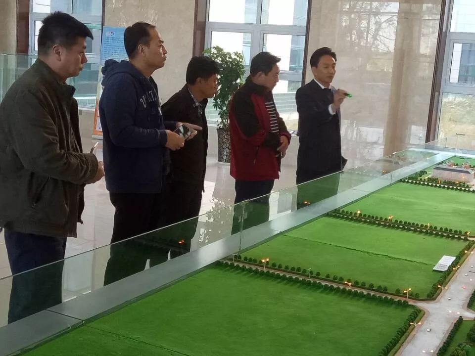 辽宁省瓦房店市中心医院一行来我院参观、学习、座谈、交流