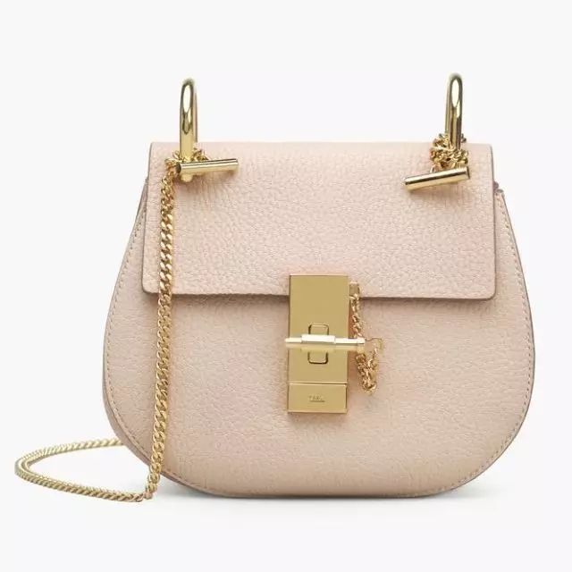 刘雯唐嫣同款小猪包,刘雯背的新款包是什么品牌