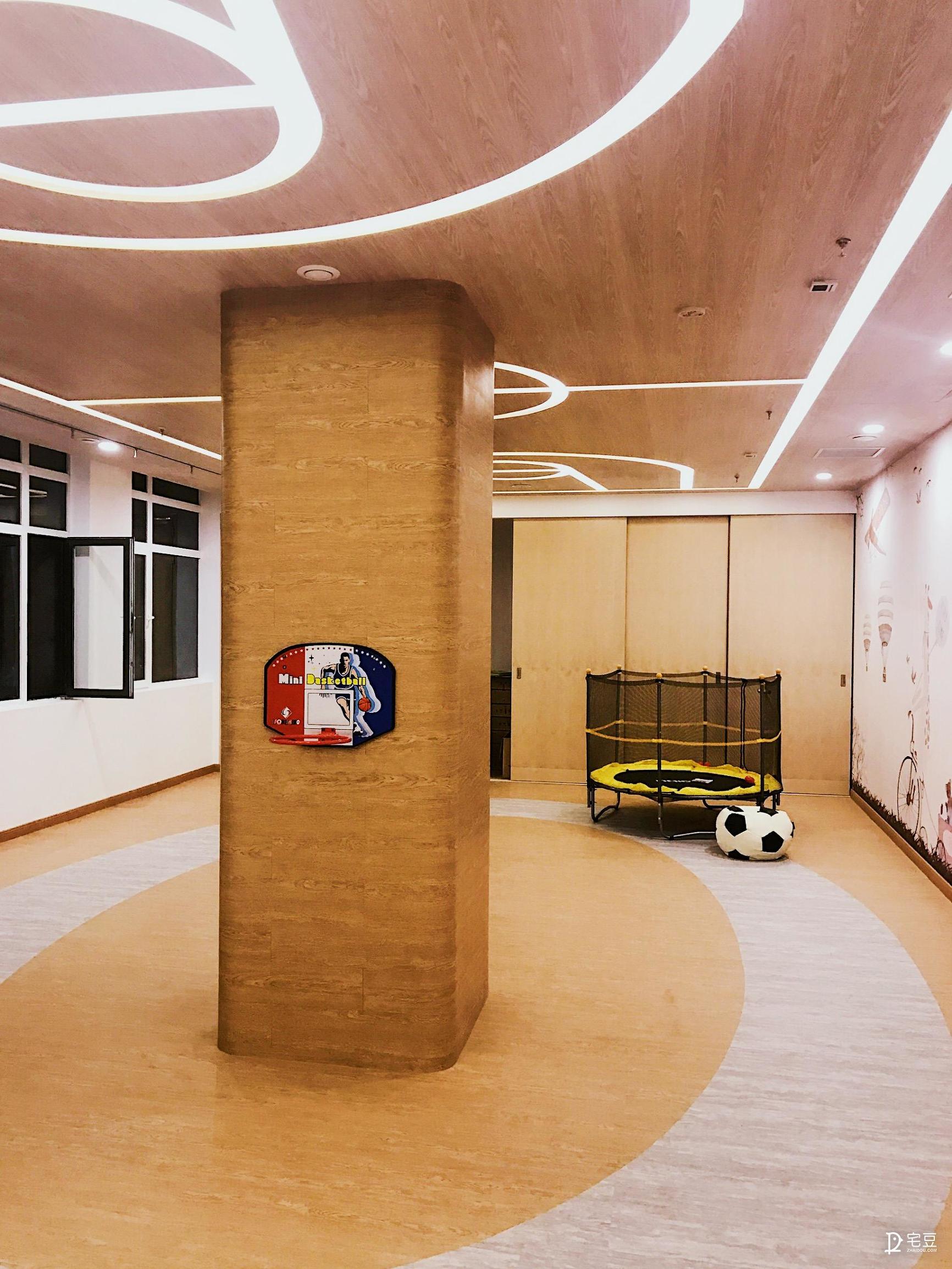 原始森林？动物园？银河系？托儿中心大改造