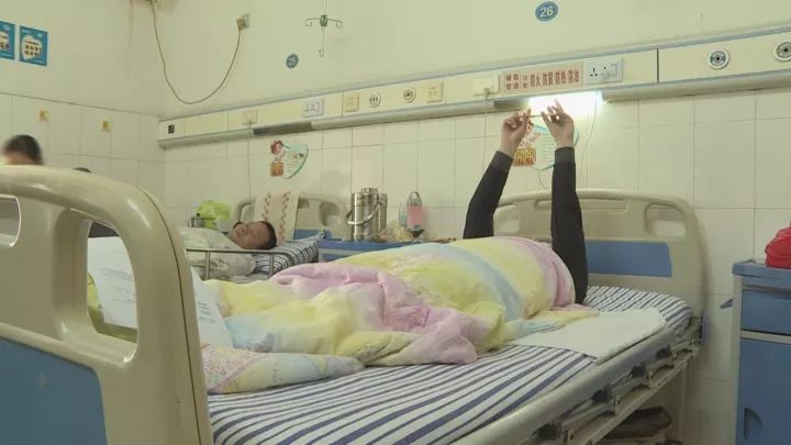 十四岁男孩腰痛是什么原因导致,十四岁少年腰痛是什么原因