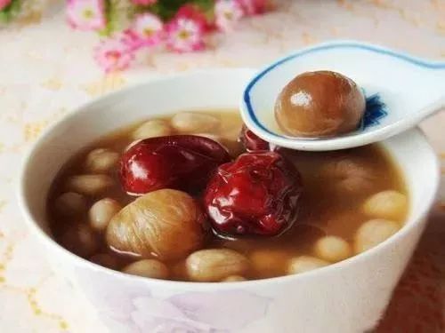 煲汤时加什么可以补气养血呢,据说喝了补血药之后有神奇的力量