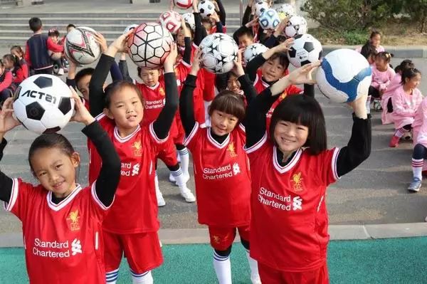 校园|直播点击率过21万:中心小学足球特色震撼来袭