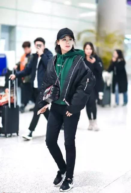 鏄庢槦绌挎惌鏃跺皻楂樼骇鎰熺窘缁掓湇,鏄庢槦绌挎惌缇界粧鏈嶆椂灏氶珮绾ф劅