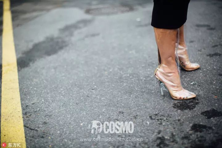 时髦办｜“透明塑料”成新流行！再也不怕下雨天咯