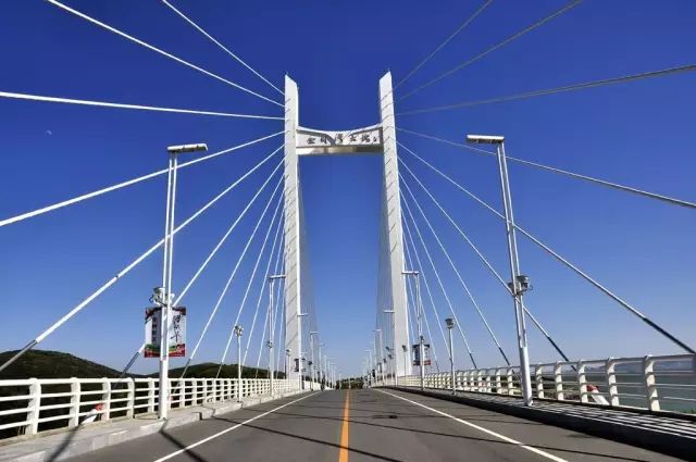 大连最美的七座桥,大连金湾桥历史