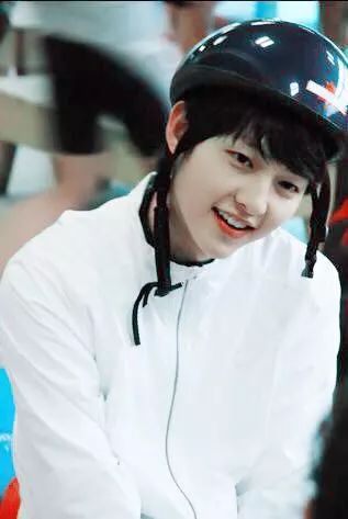 宋仲基和宋慧乔视频,宋钟基权志龙