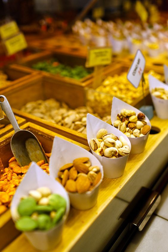 在西班牙街头这般你侬我侬好想去那里偶遇双宋夫妇