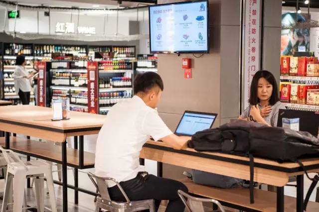 听说马云开了家作妖儿的水族馆，全城的大人都带着小孩冲过去了