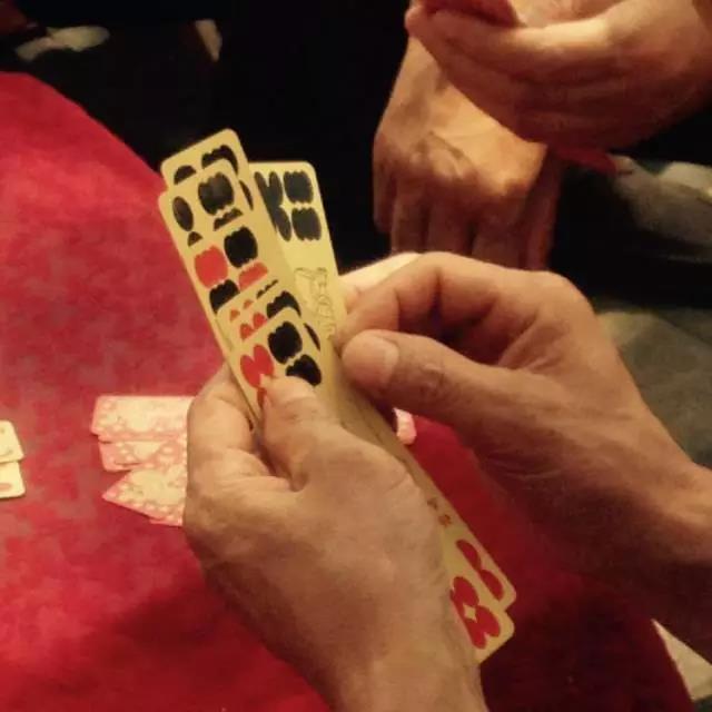 这个游戏江湖上失传已久，兰州这些人却每天坐在书刊批发市场门口玩